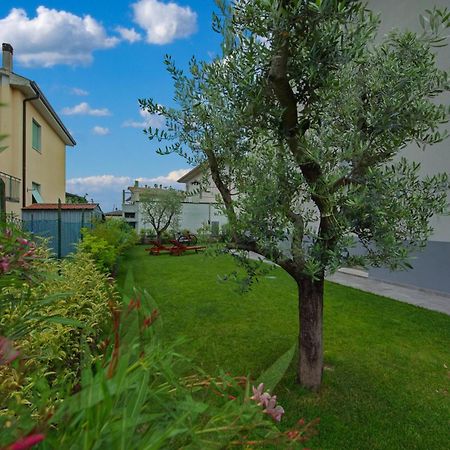 Via Goito 25 Rooms & Apartment Peschiera del Garda Exterior photo