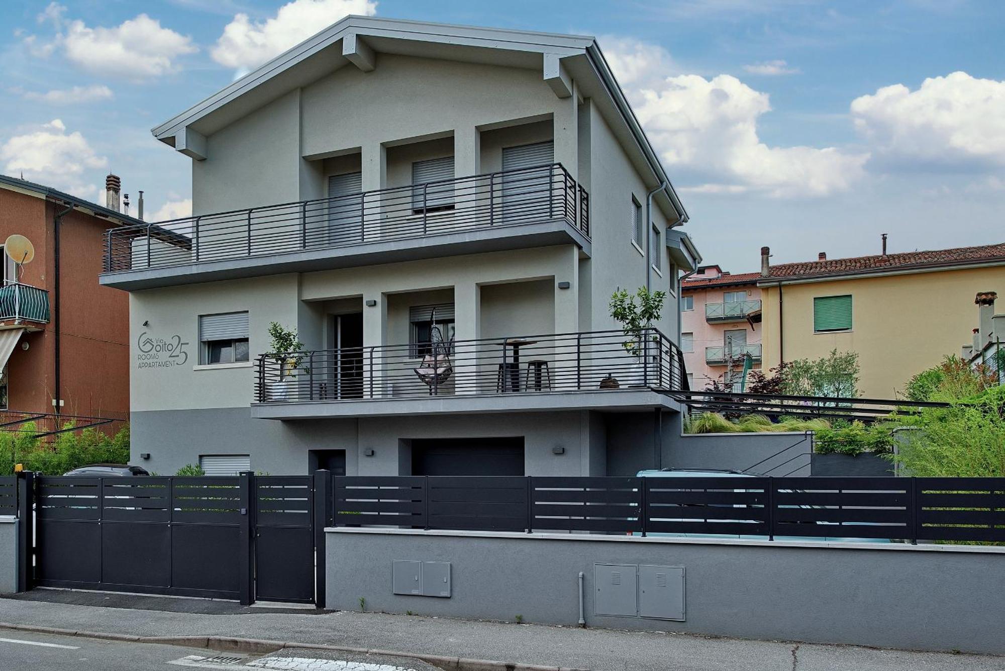 Via Goito 25 Rooms & Apartment Peschiera del Garda Exterior photo
