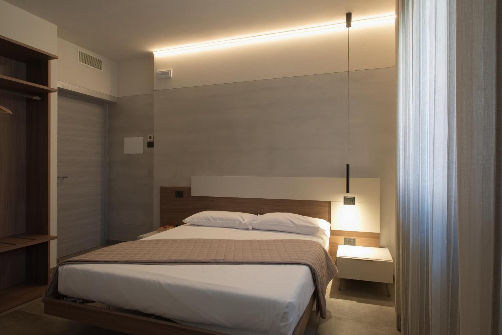Via Goito 25 Rooms & Apartment Peschiera del Garda Exterior photo