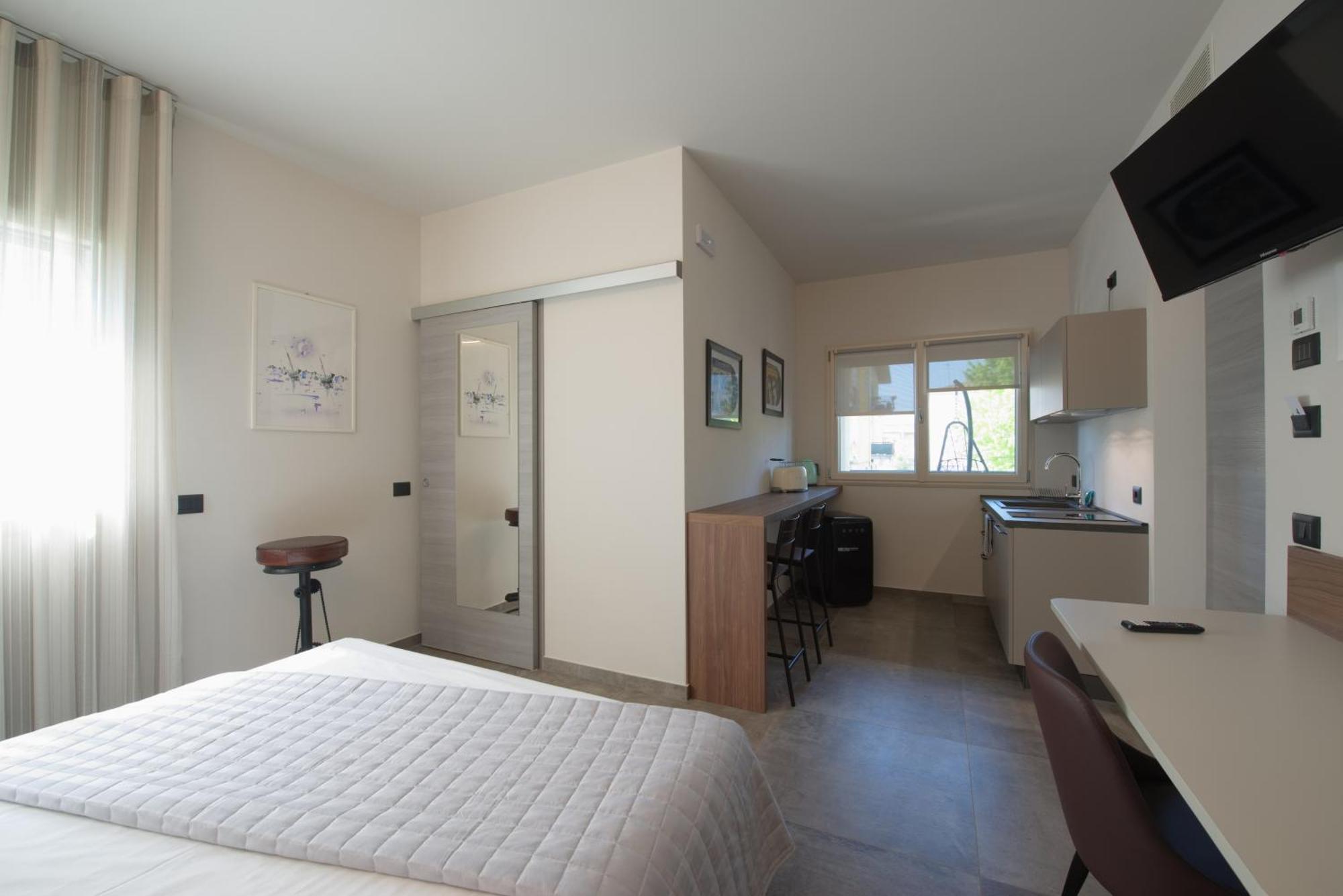 Via Goito 25 Rooms & Apartment Peschiera del Garda Exterior photo
