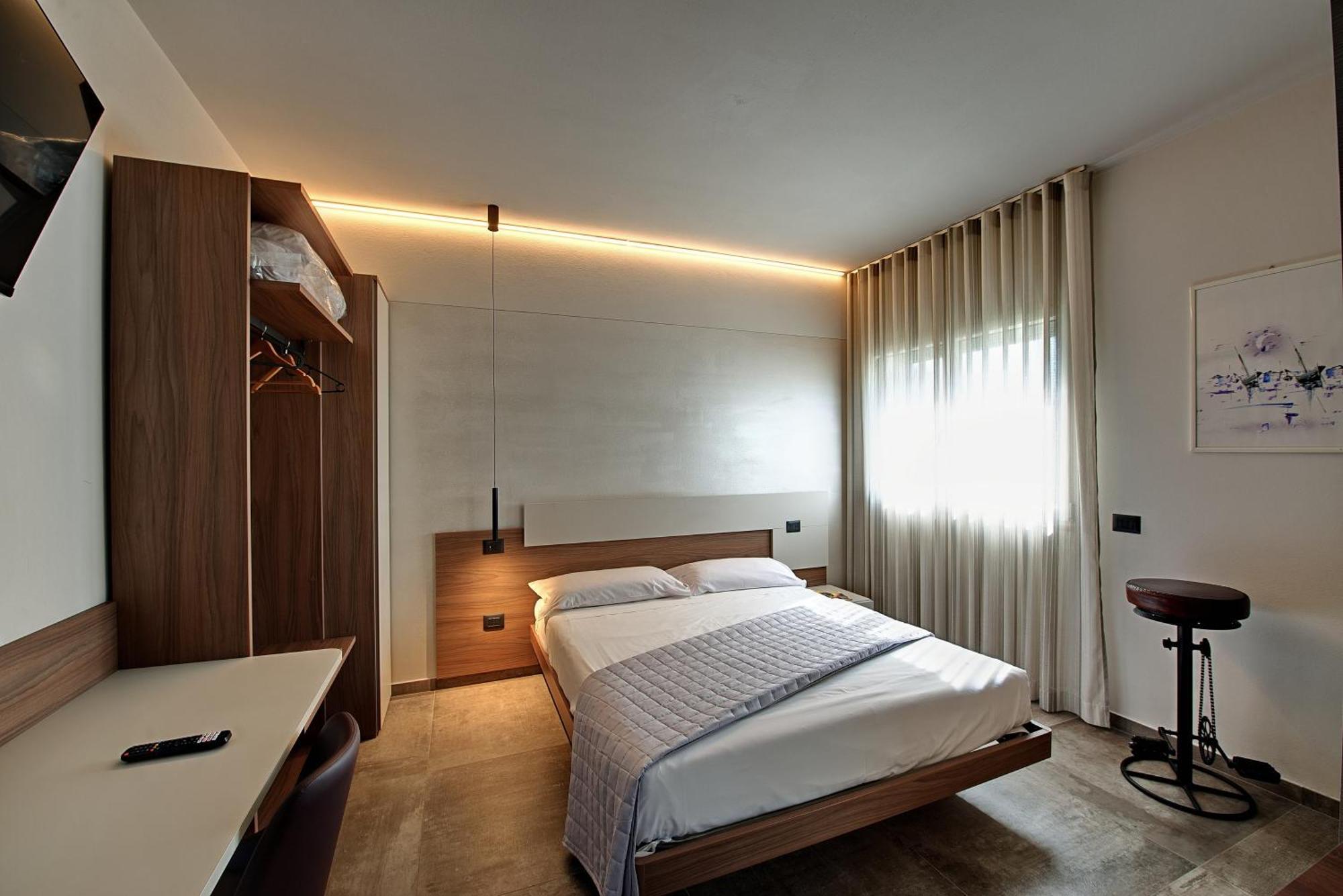 Via Goito 25 Rooms & Apartment Peschiera del Garda Exterior photo