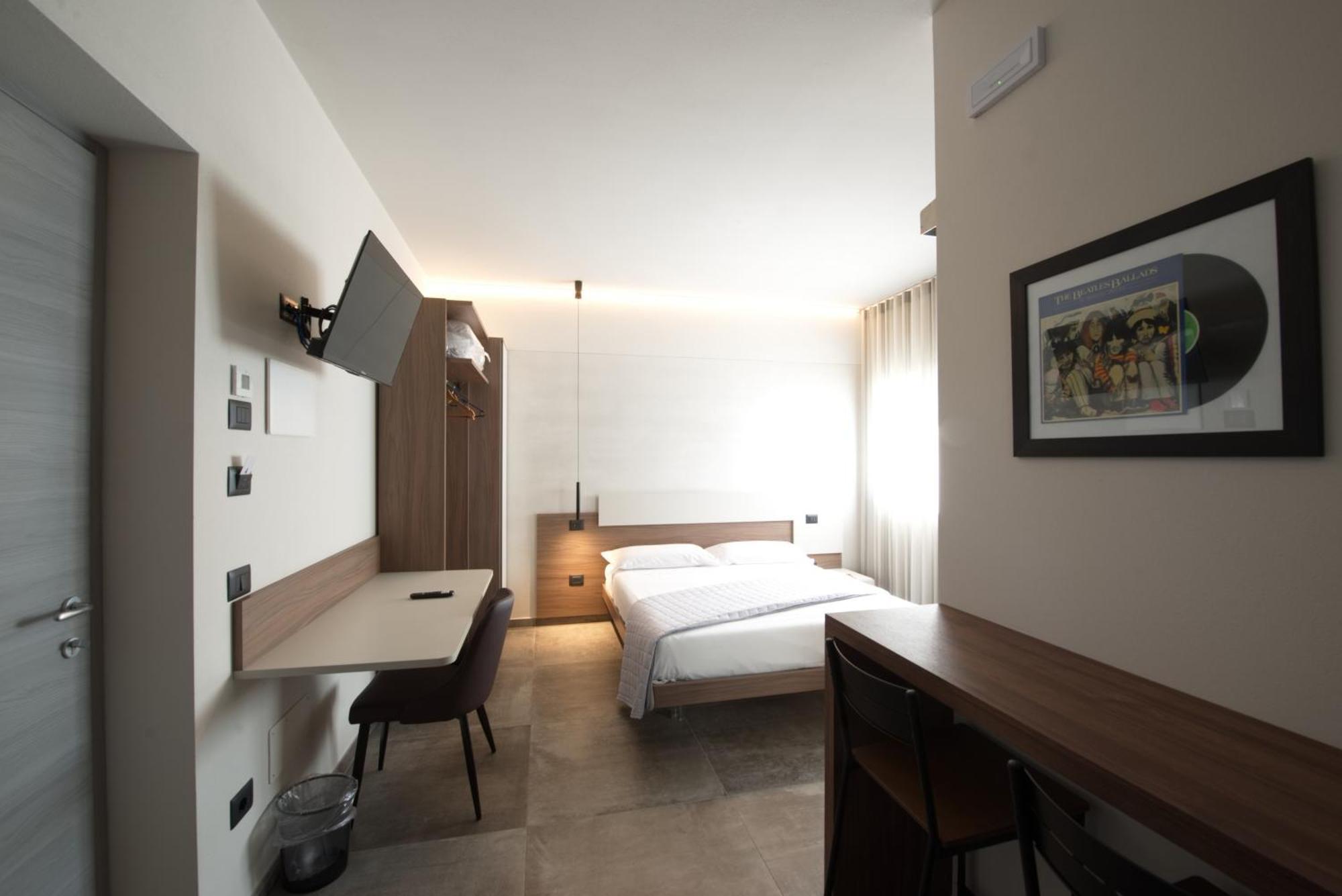 Via Goito 25 Rooms & Apartment Peschiera del Garda Exterior photo