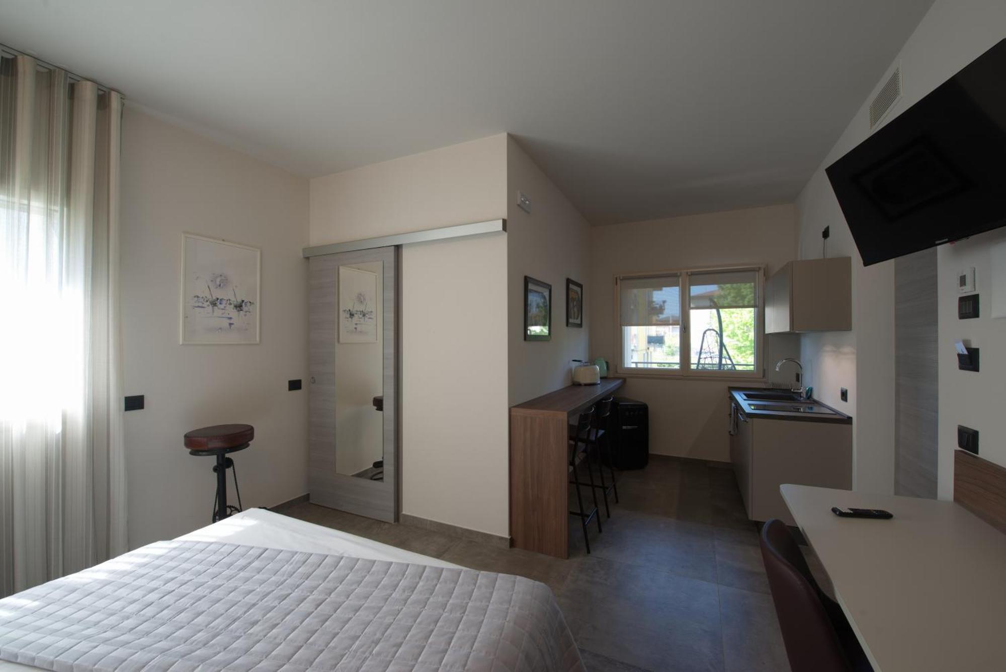 Via Goito 25 Rooms & Apartment Peschiera del Garda Exterior photo